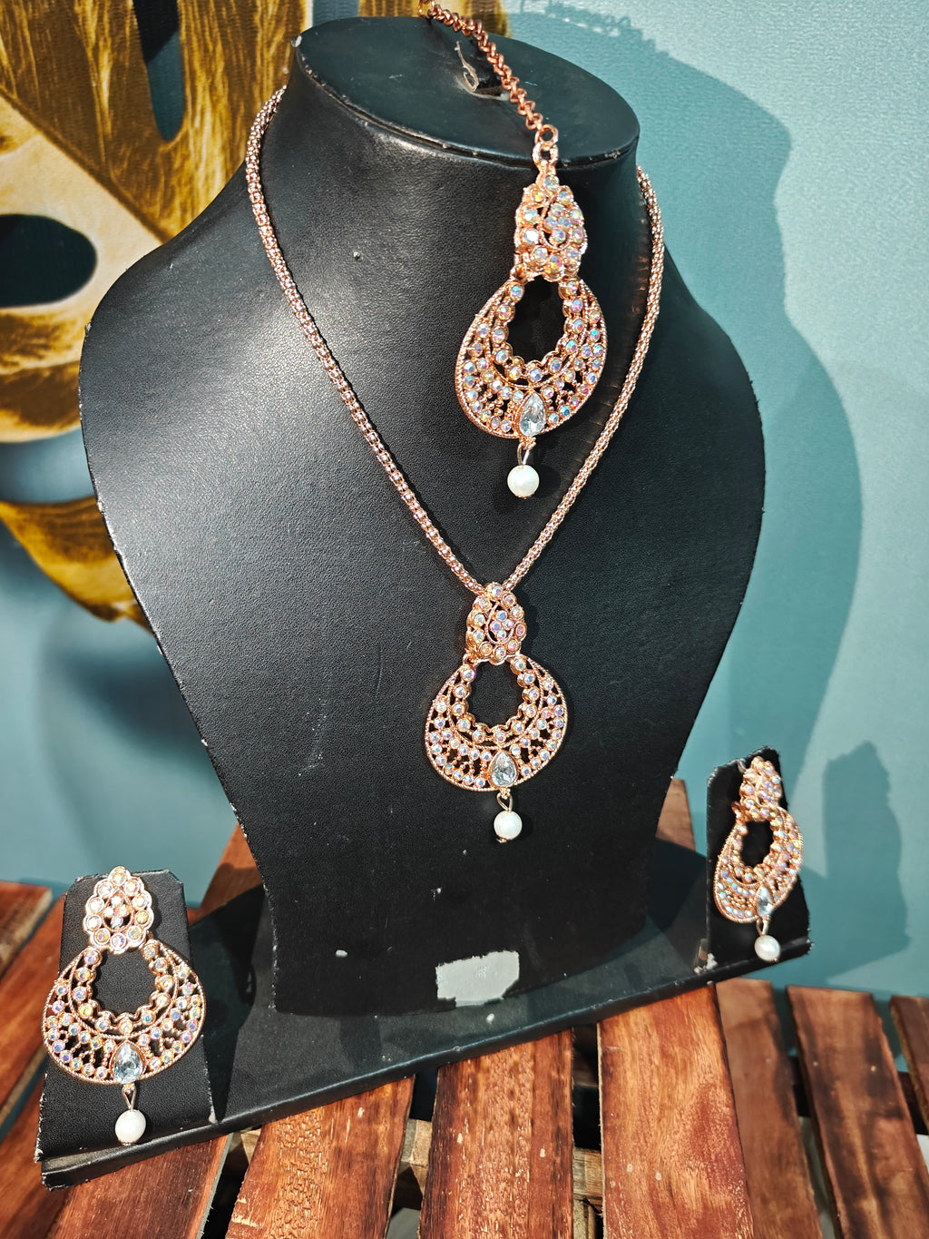 Mang-Tika with Necklace And Earings