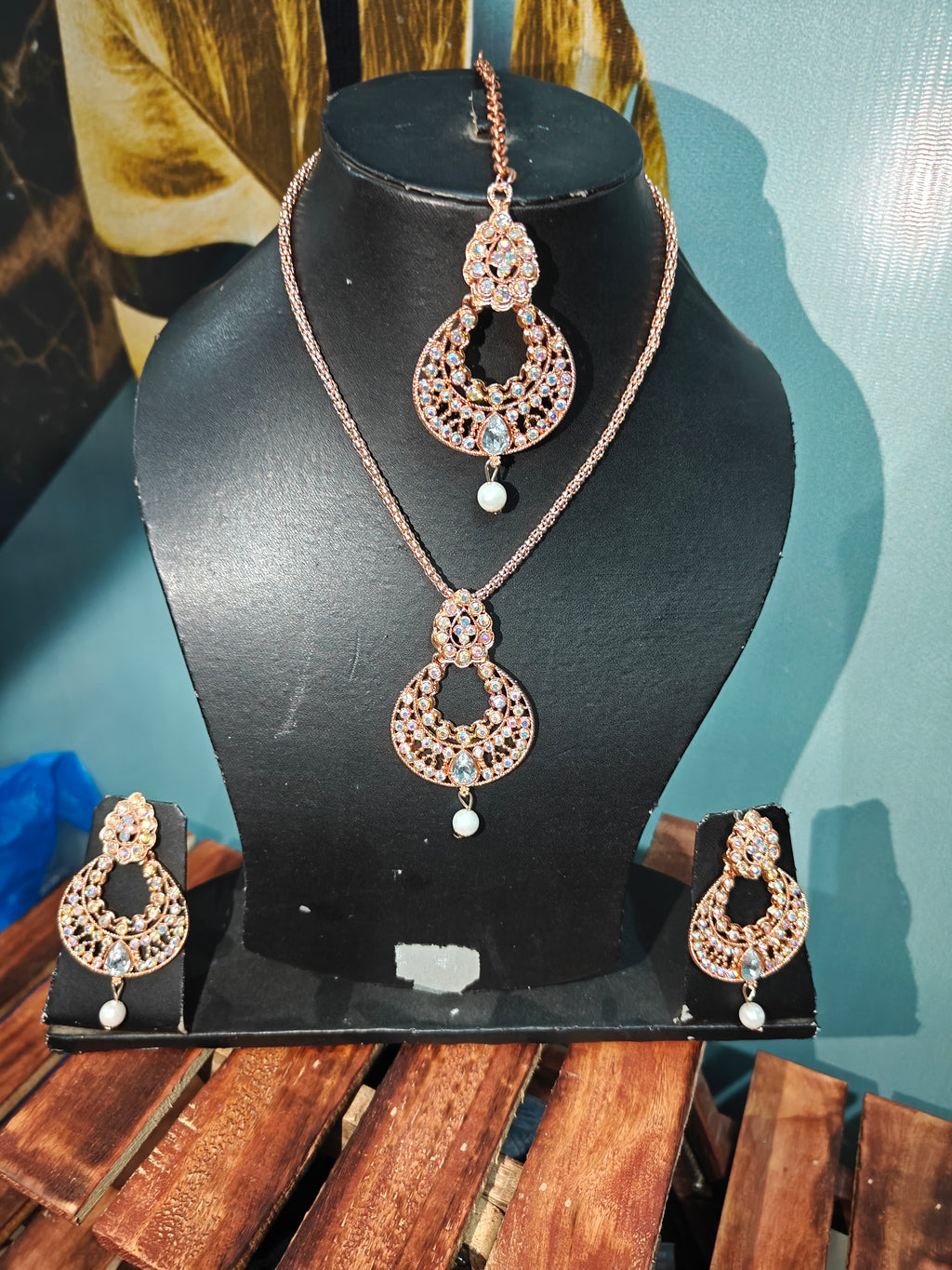 Mang-Tika with Necklace And Earings