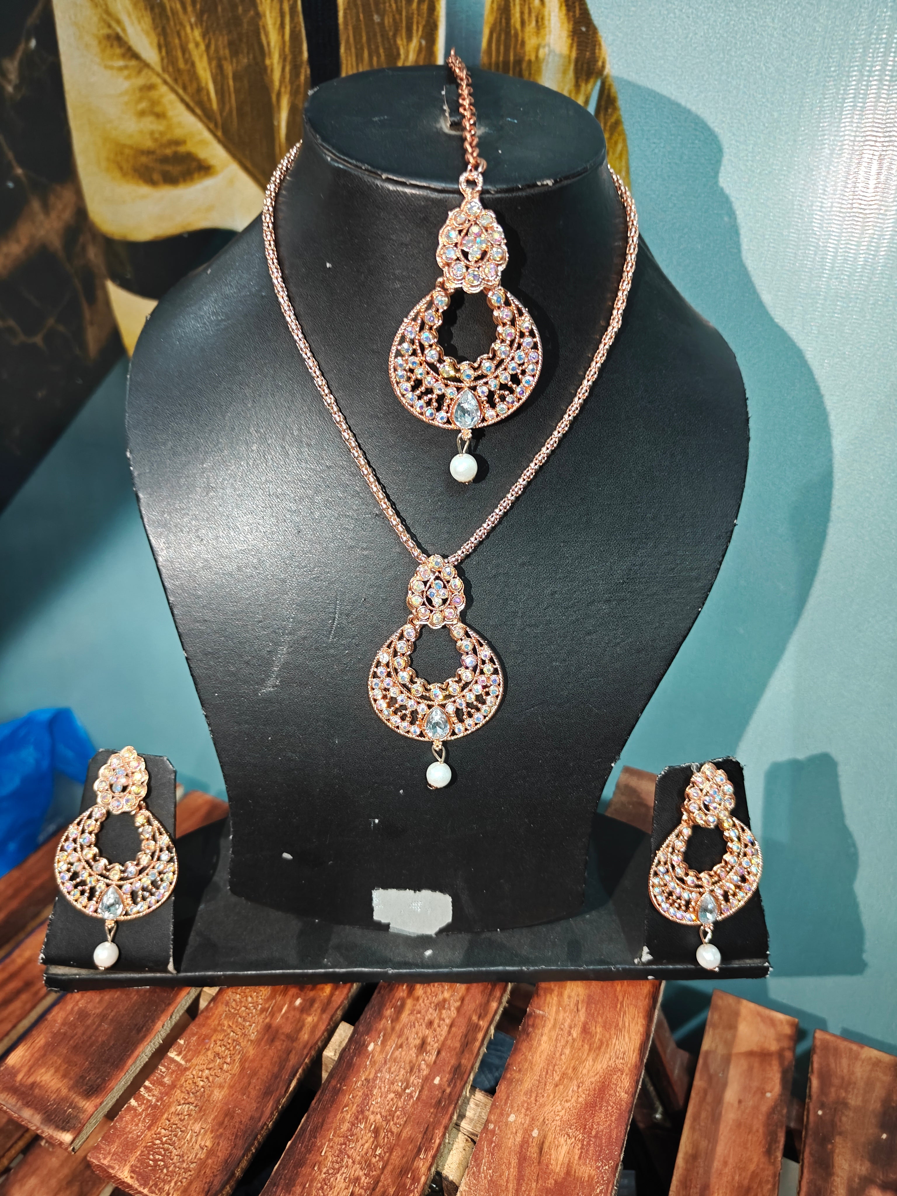 Mang-Tika with Necklace And Earings