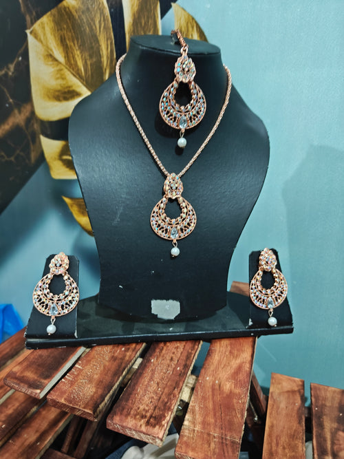 Mang-Tika with Necklace And Earings