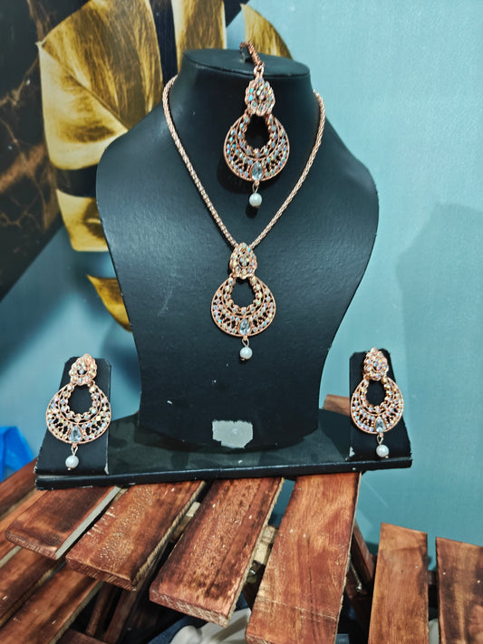 Mang-Tika with Necklace And Earings